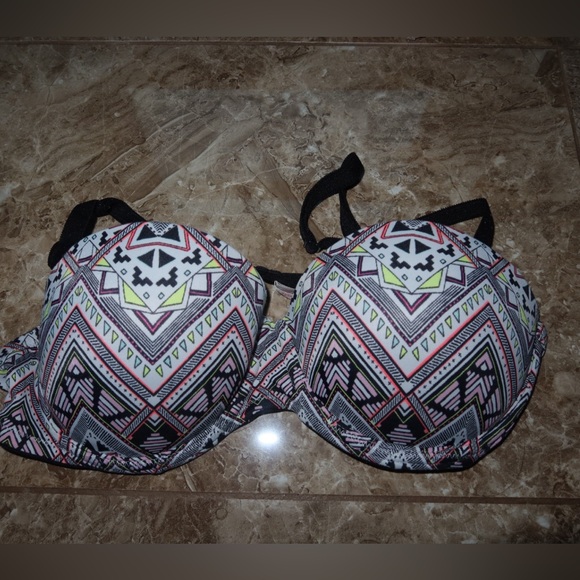 Victoria's Secret Vibrant Lace Bra SET - Picture 4 of 7